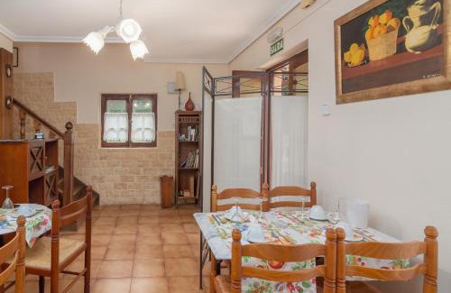 Queveda House | Pet-Friendly Retreat at La Casa de Mamasita - Family Friendly