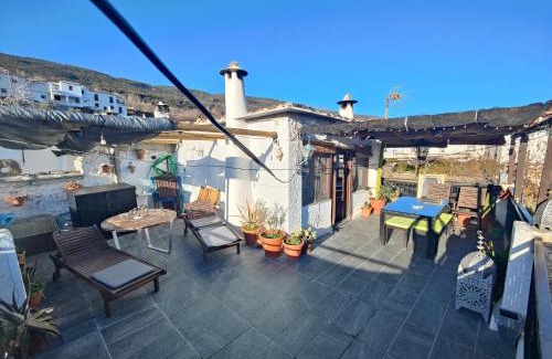 Pitres House | Pet-Friendly Retreat at La Casa Rural de Paco y Ana