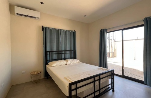Parrita House | La Casa de Papi A Solo 2 Minutos de Playa Bandera
