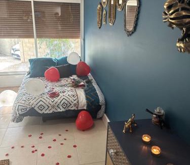 Quartier des Espesses Apartment | Escape to La Casa De Rosas with Inviting Hot Tub Retreat