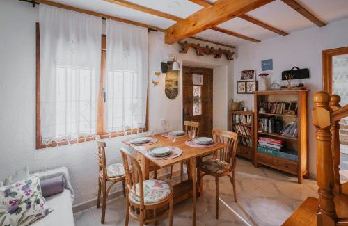 Llanaves de la Reina House | Pet-Friendly Retreat at La Casa De Sara for Family Fun