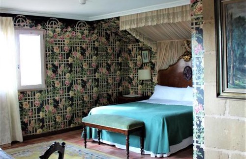 Valderrobres House | Experience La Casa de Sebastian: 4-Star Stay with Breakfast