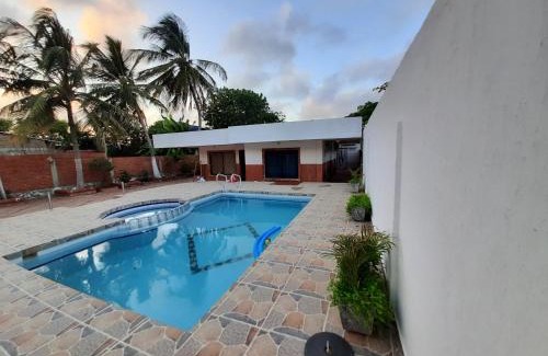 Santa Veronica House | Pet-Friendly Retreat at La Casa De Vero - 4-Star Comfort