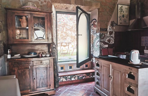 Pitigliano Bed & Breakfast | Discover La Casa dei Carrai - Family-Friendly Retreat with Hot Tub