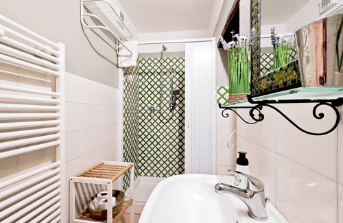 Pitigliano Bed & Breakfast | Discover La Casa dei Carrai - Family-Friendly Retreat with Hot Tub