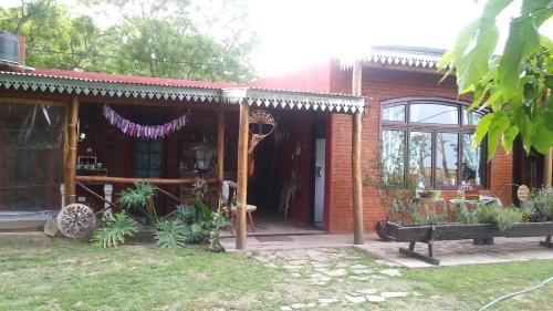 Partido de Carmen de Areco House | Top-Rated Retreat at La Casa del Árbol with Pool & Breakfast