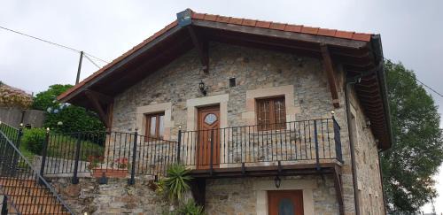 Solorzano House | Discover La Casa del Acebal: Pet-Friendly Getaway