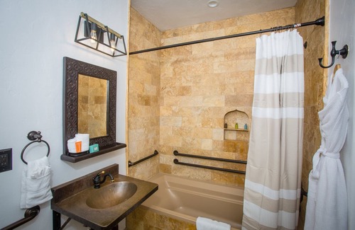 Laguna Beach Hotel | Discover Ocean View Comfort at La Casa del Camino Hotel