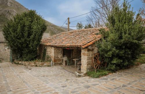 La Pernia House | Experience La Casa Del Diezmo De La Montaña: Pet & Child Friendly
