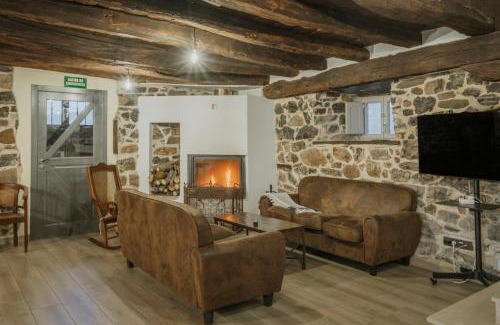 La Pernia House | Experience La Casa Del Diezmo De La Montaña: Pet & Child Friendly