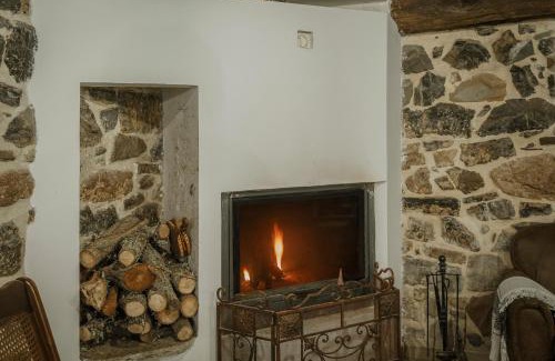 La Pernia House | Experience La Casa Del Diezmo De La Montaña: Pet & Child Friendly