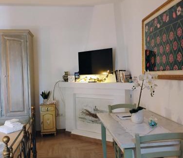 Marrubiu House | Pet-Friendly La Casa del Glicine with Ocean Views