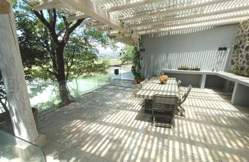 El Santuario House | Escape to La Casa del Lago: Oceanfront Bliss Awaits