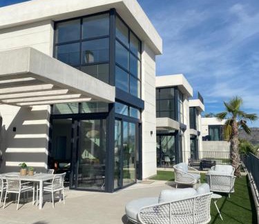Polop Villa | Experience Oceanfront Bliss at La Casa del León Dormido