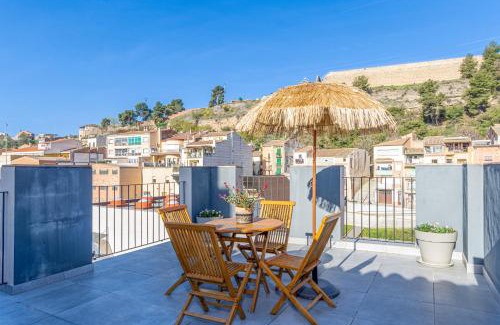 Balaguer Apartment | Discover La Casa Del Miracle: 4-Star Retreat Awaits