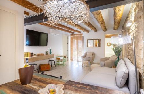Balaguer Apartment | Discover La Casa Del Miracle: 4-Star Retreat Awaits