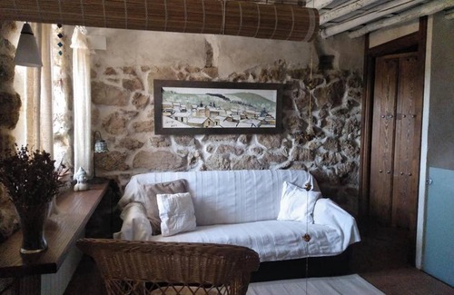 Candelario House | Family-Friendly Stay at La Casa del Muérdago - Rated 9/10