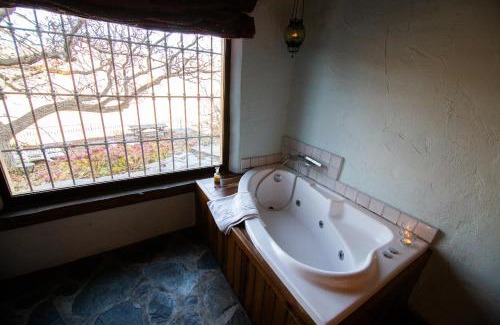 Guejar Sierra Ski Chalet | La Casa del Nogal: Oceanview Retreat with Pet-Friendly Amenities