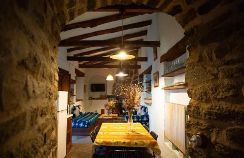 Guejar Sierra Ski Chalet | La Casa del Nogal: Oceanview Retreat with Pet-Friendly Amenities