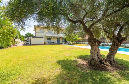 Distrito Norte Sierra House | Relax at La Casa del Olivo: Oceanfront Retreat in Córdoba