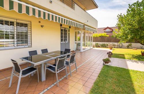 Distrito Norte Sierra House | Relax at La Casa del Olivo: Oceanfront Retreat in Córdoba