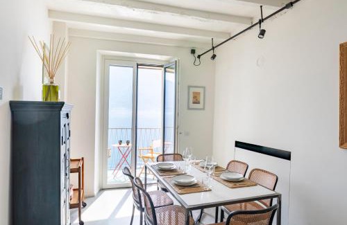 Colonno Apartment | Experience Comfort at La Casa del Pescatore - 4 Stars