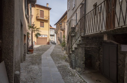 Colonno Apartment | Experience Comfort at La Casa del Pescatore with Breakfast