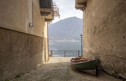 Colonno Apartment | Experience Comfort at La Casa del Pescatore with Breakfast