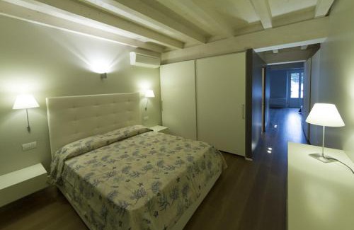 Lovere Old Town Apartment | Discover La Casa Del Porto: Child-Friendly with Hot Tub