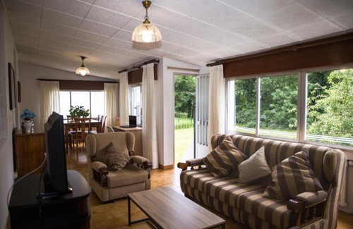 Sigueiro House | Discover LA CASA DEL RÍO - Family-Friendly Near Santiago