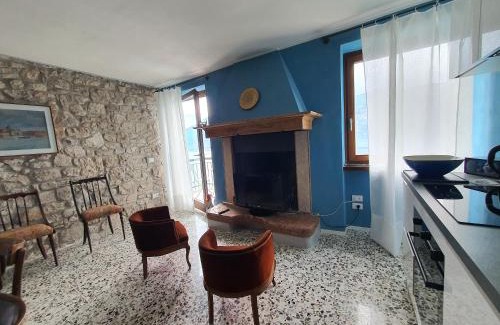 Porto Apartment | Explore La casa della Luna: Pet-Friendly Retreat by the Lake