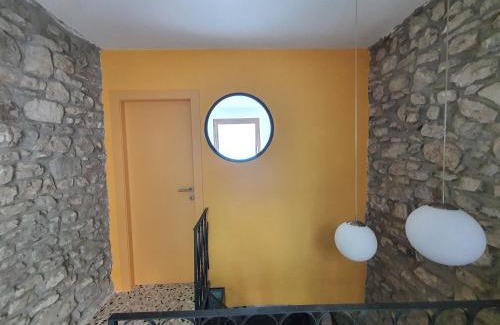 Porto Apartment | Explore La casa della Luna: Pet-Friendly Retreat by the Lake