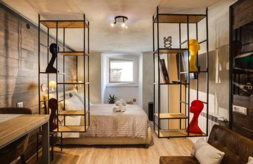 Centro Storico Nord Apartment | Discover La Casa dello Stilista: 4-Star Gem for Families