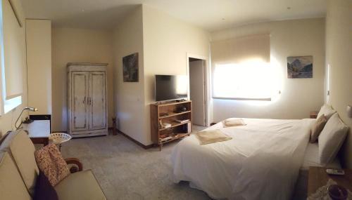 Masarac Bed & Breakfast | Discover La Casa dels Lledoners: Oceanfront & Pet Friendly