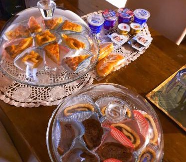 L'Aquila Apartment | Pet-Friendly Retreat at La Casa Di Ago with Kitchen & Breakfast