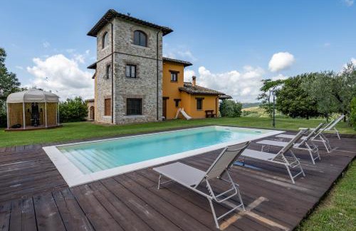 Montecampano House | Idyllic La Casa di Betta: Oceanfront Retreat with Pool