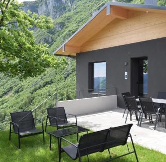 Rogno House | Family-Friendly Retreat at La Casa di Cesare - 4 Stars