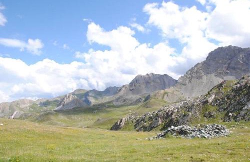 Marmora House | Pet-Friendly Retreat: La casa di Chiara with High Guest Ratings