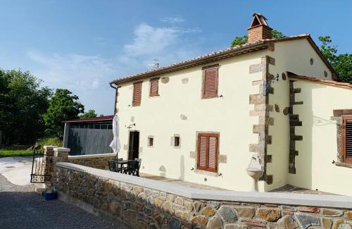 Arcidosso Apartment | Pet-Friendly Retreat at La Casa di Elia - Rated 9.7/10