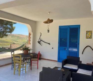 Ioppolo Giancaxio Apartment | Discover La casa di Gioggiò: Guest Rated 9.8/10, Oceanfront
