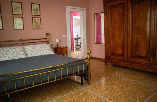 Crocifissa di Rosa Apartment | Discover La casa di Giulia: Family-Friendly Retreat with Garden