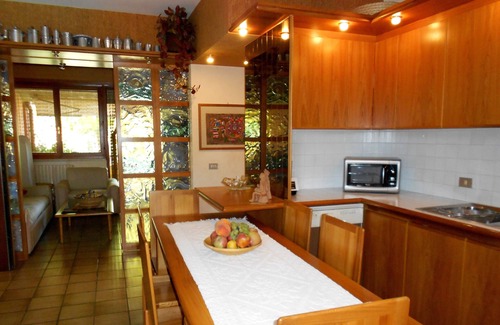 Desenzano del Garda Apartment | Lake View Escape at La Casa di Gio with Pool & Breakfast