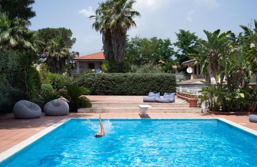 Mascalucia Villa | Garden Villa Retreat: La casa di Masina with Pool & Ocean View