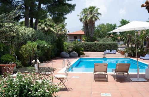 Mascalucia Villa | Garden Villa Retreat: La casa di Masina with Pool & Ocean View