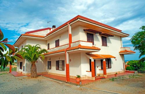 Catanzaro Lido Bed & Breakfast | Explore La Casa Di Mirò: Pet-Friendly Stay with Breakfast