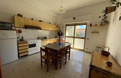 Salemi Bed & Breakfast | Charming La casa di Mussiù: Pet-Friendly Family Getaway