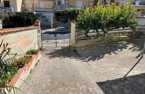 Salemi Bed & Breakfast | Charming La casa di Mussiù: Pet-Friendly Family Getaway