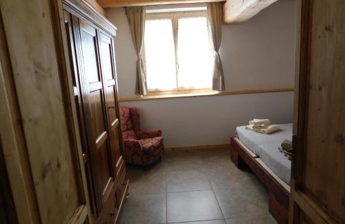San Felice del Benaco House | Exceptional La Casa di Paglia: Oceanfront with Pool & Pets