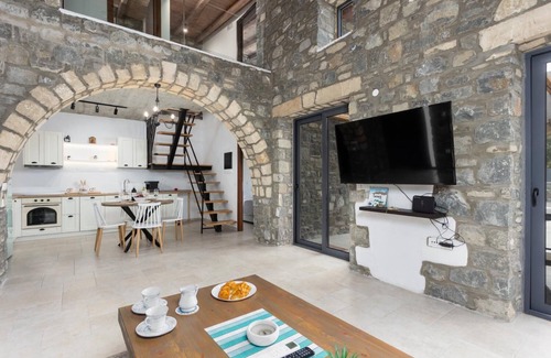 Kiotari Villa | La Casa Di Pietre 3: Oceanfront Villa with Private Pool