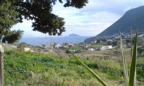 Malfa House | Cozy Retreat at La Casa di Titti e Jack: Pet-Friendly Stay